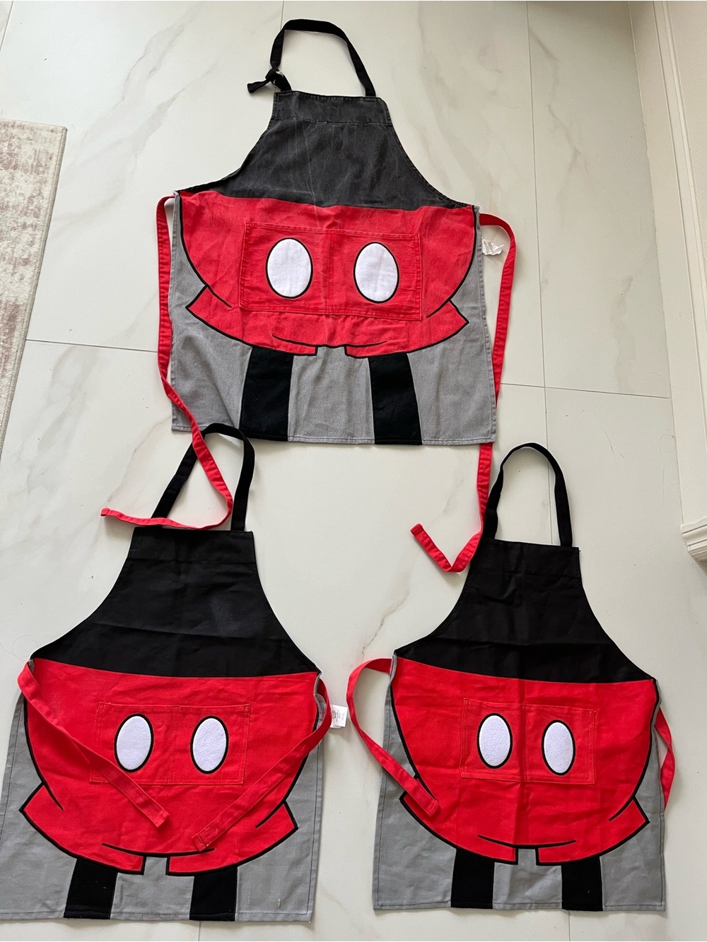 3 for 1 William Sonoma Mickey Mouse Kids Red Apron 1 adult and two Children apro